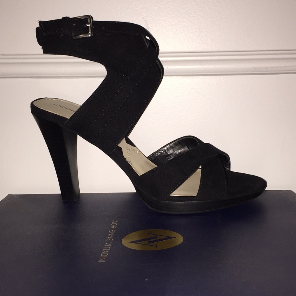 Vittadini Black Suede Pumps
